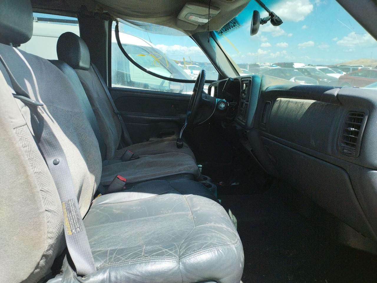 Photo 5 from auction – 2001 CHEVROLET SILVERADO with VIN 1GCHK29U01E310409