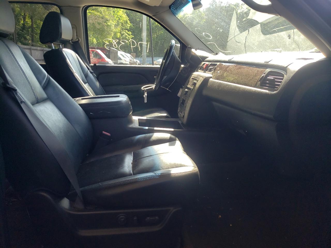 Photo 5 from auction – 2007 GMC YUKON with VIN 1GKFC13057R155737