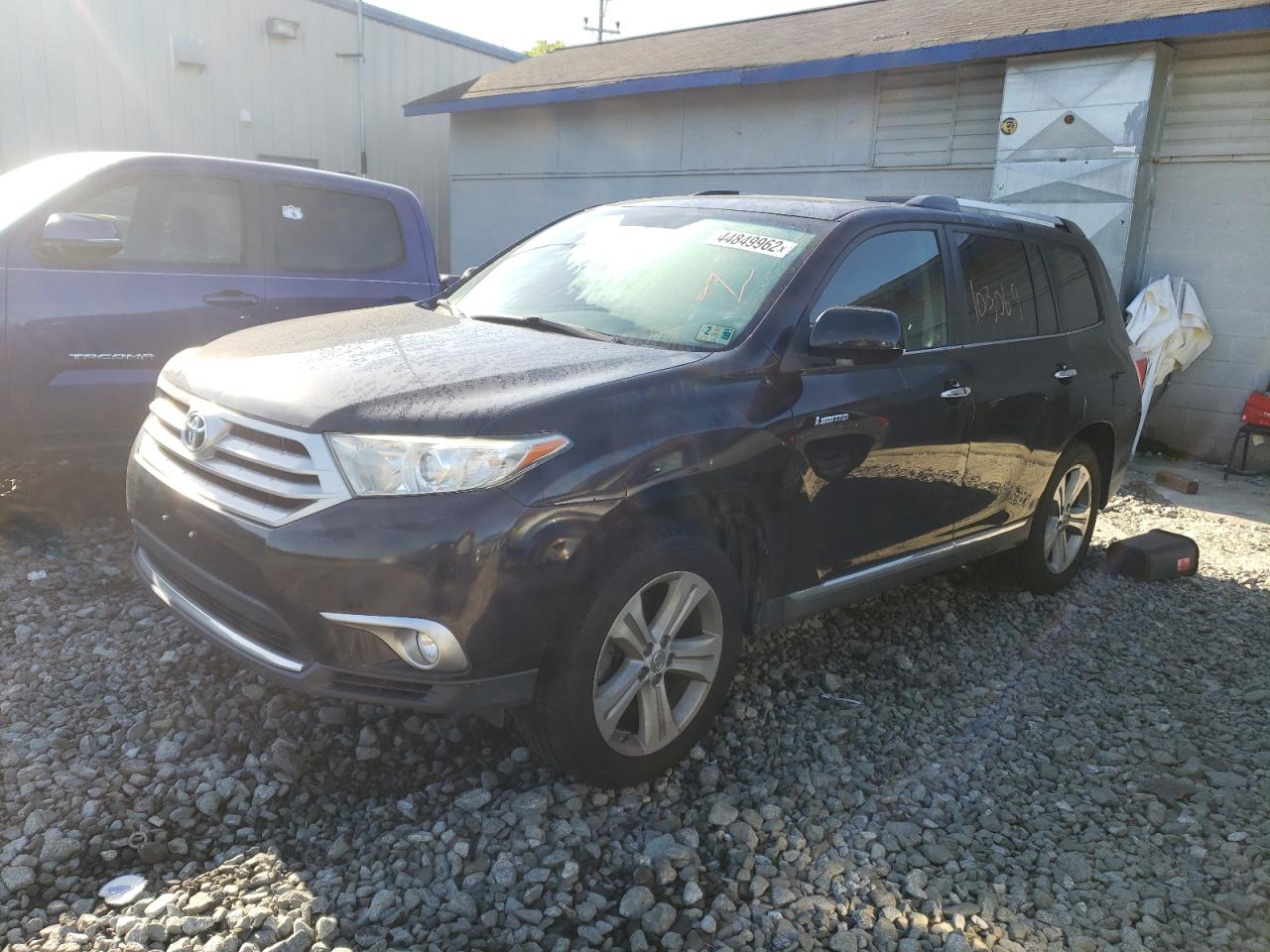 Photo 2 from auction – 2013 TOYOTA HIGHLANDER with VIN 5TDDK3EH9DS189018