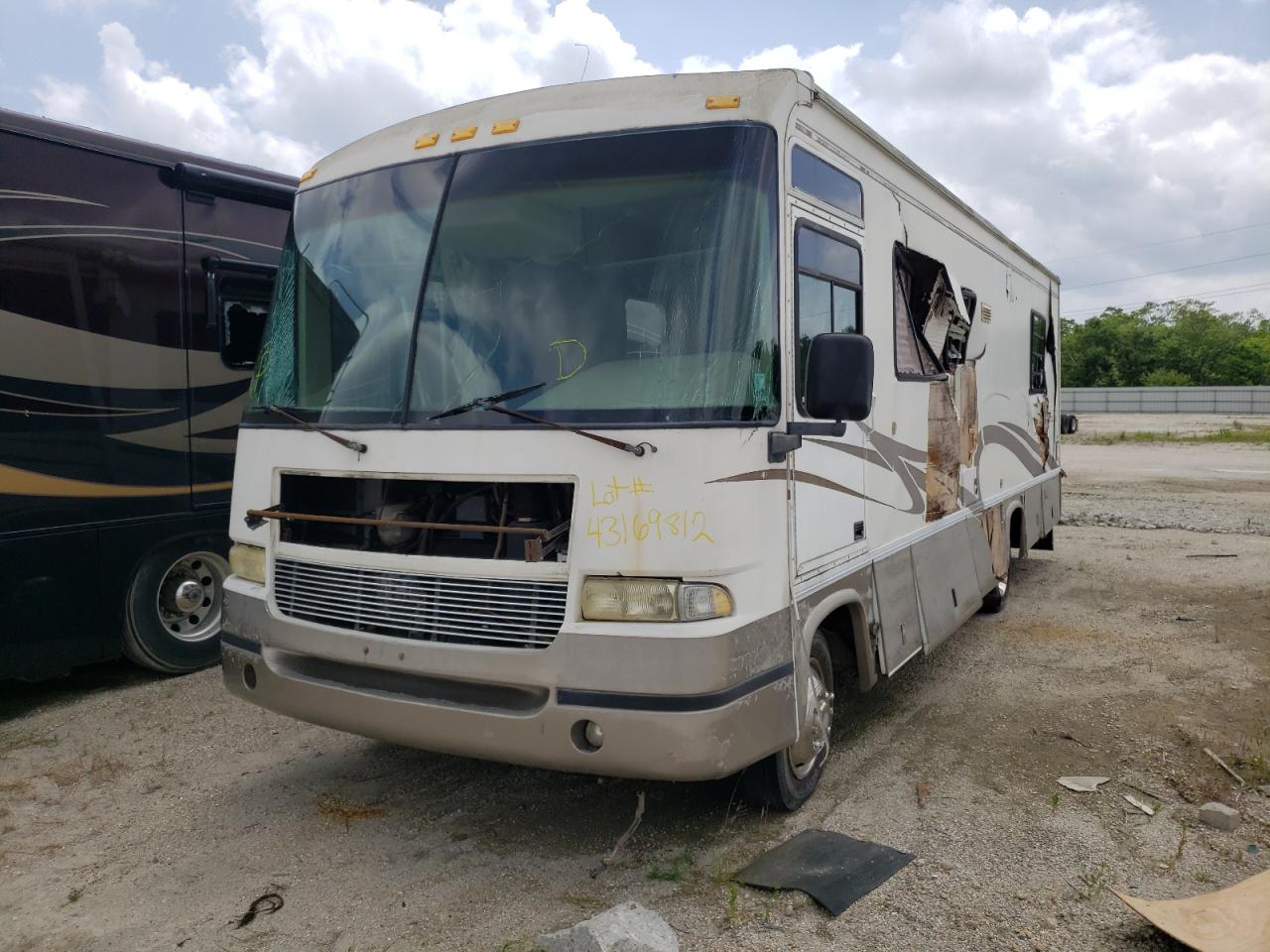 Photo 2 from auction – 2000 FORD F550 SUPER with VIN 1FCLF53S5Y0A11643