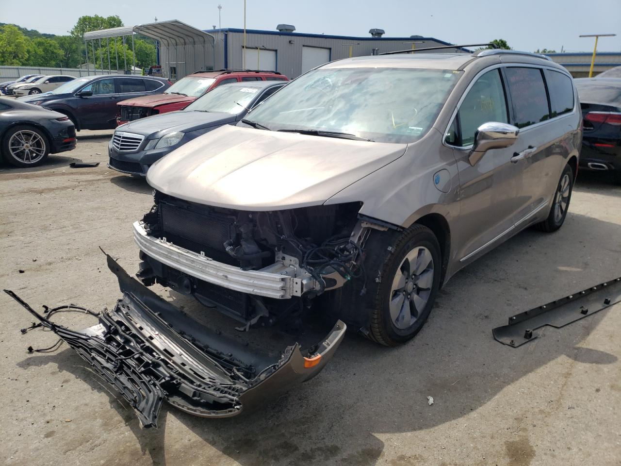 Photo 2 from auction – 2018 CHRYSLER PACIFICA H with VIN 2C4RC1N71JR118169