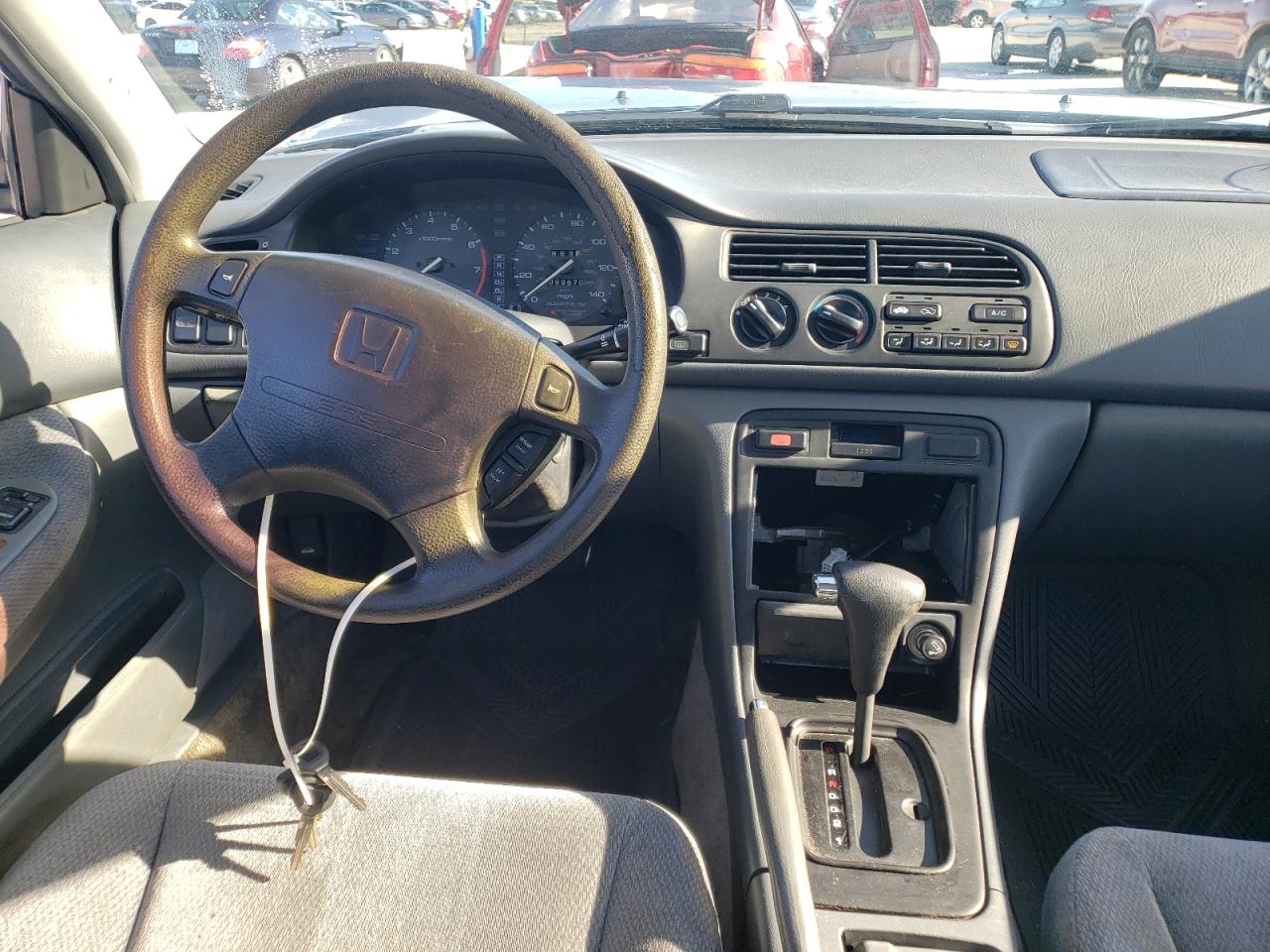 Photo 9 from auction – 1997 HONDA ACCORD LX with VIN 1HGCD563XVA270761