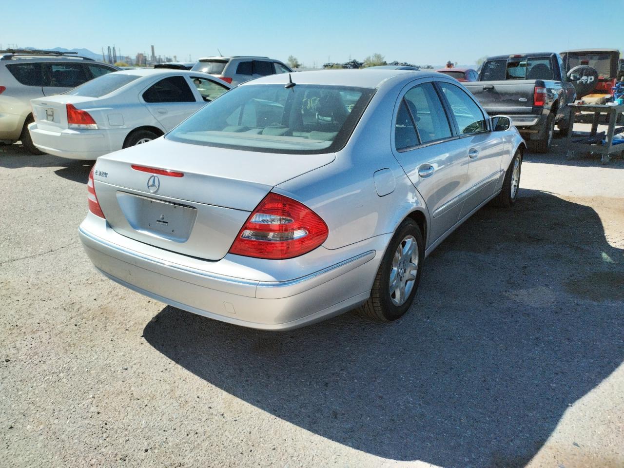 Photo 4 from auction – 2003 MERCEDES-BENZ E 320 with VIN WDBUF65J33A185243