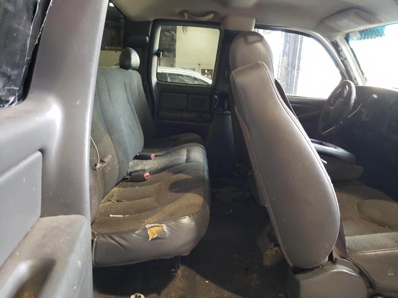 Photo 6 from auction – 2004 CHEVROLET SILVERADO with VIN 1GCEC19V44Z352971