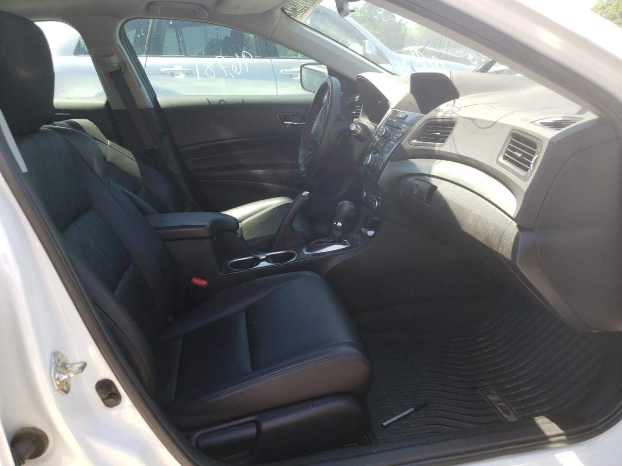 Photo 5 from auction – 2016 ACURA ILX BASE W with VIN 19UDE2F3XGA007219