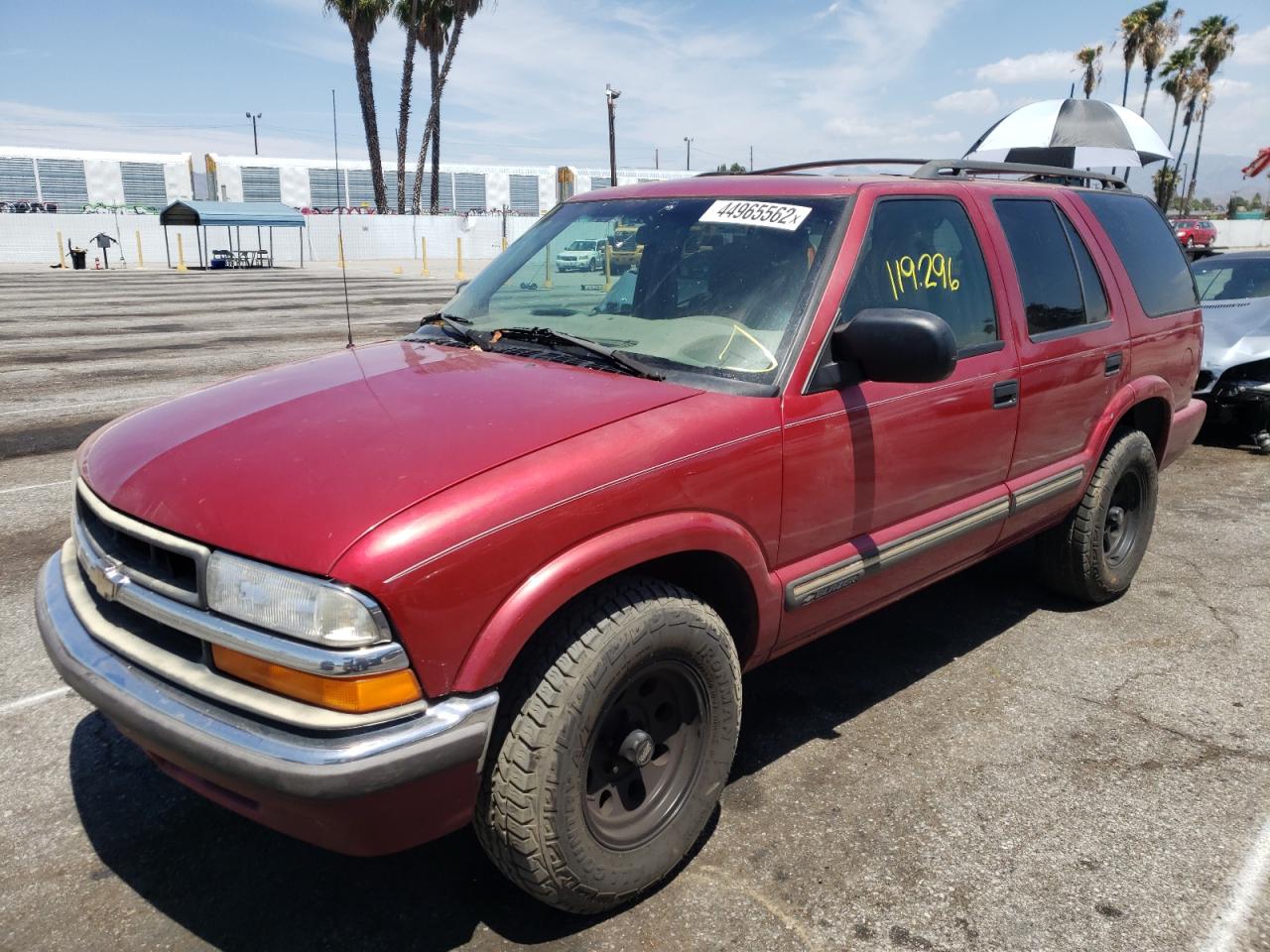 Photo 2 from auction – 2000 CHEVROLET BLAZER with VIN 1GNCS13WXY2240385