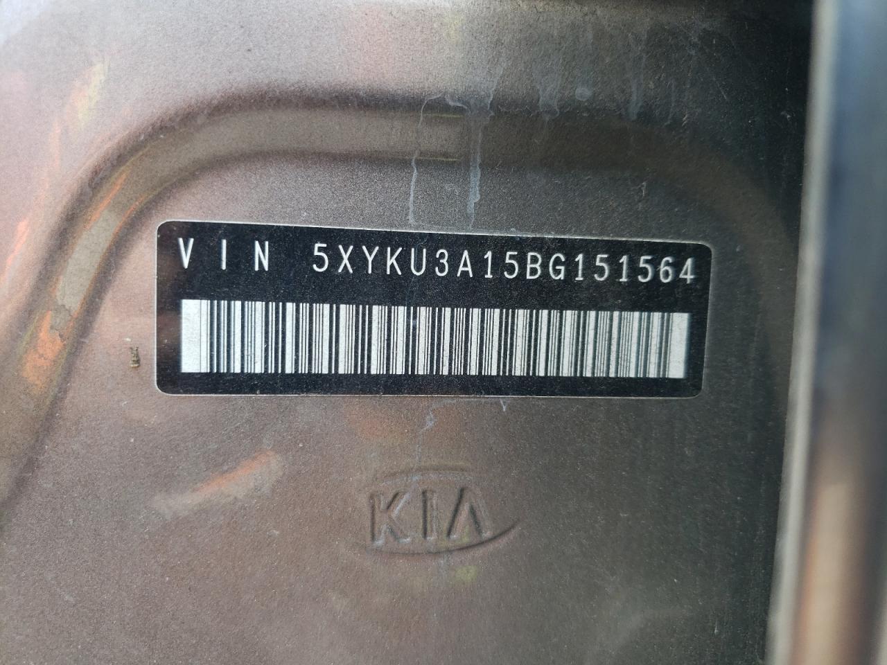 Photo 10 from auction – 2011 KIA SORENTO EX with VIN 5XYKU3A15BG151564