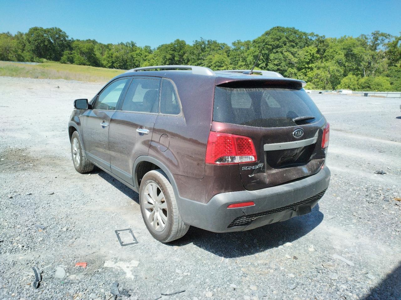 Photo 3 from auction – 2011 KIA SORENTO EX with VIN 5XYKU3A11BG055513