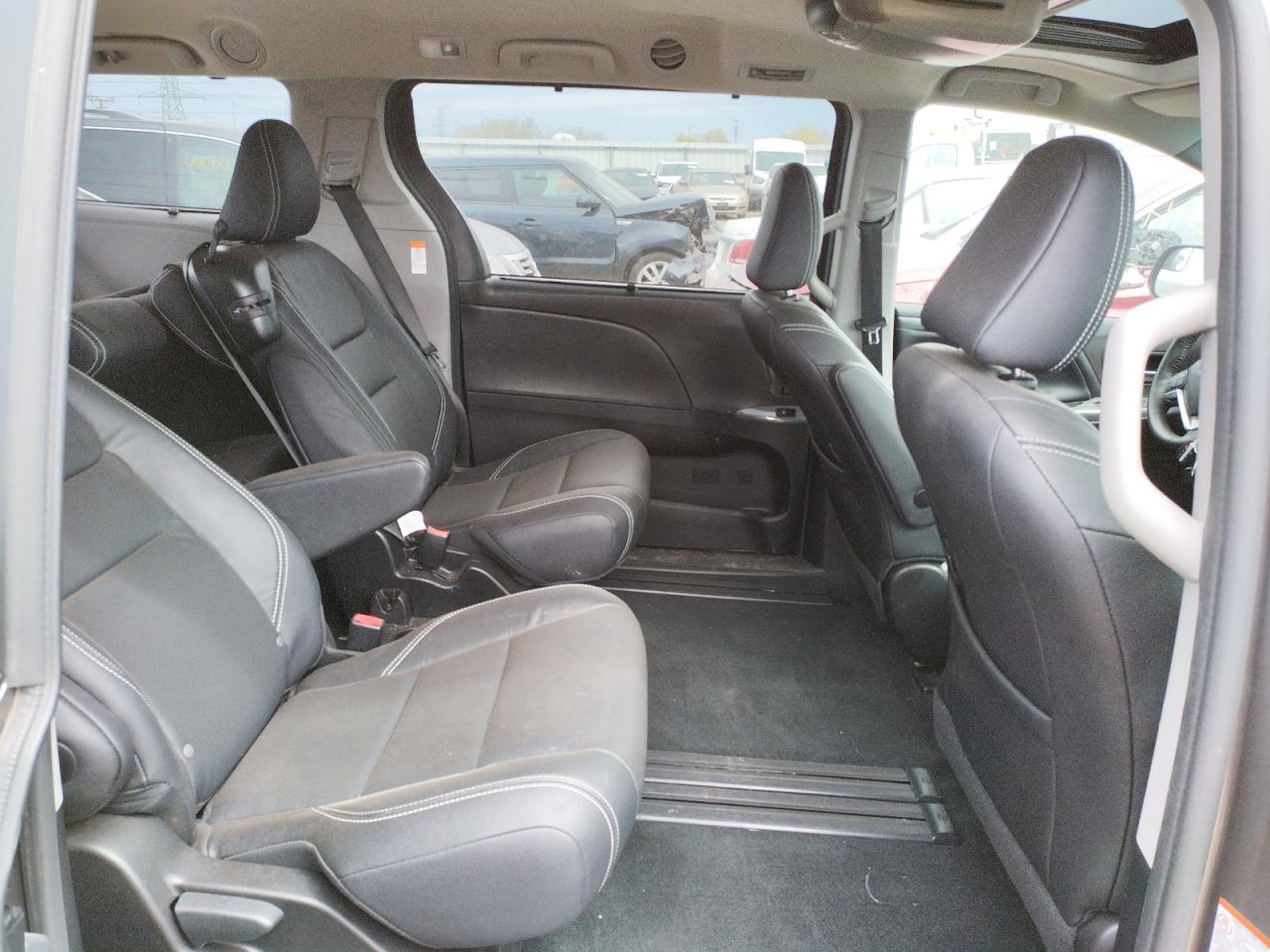 Photo 6 from auction – 2017 TOYOTA SIENNA SE with VIN 5TDXZ3DC8HS799707