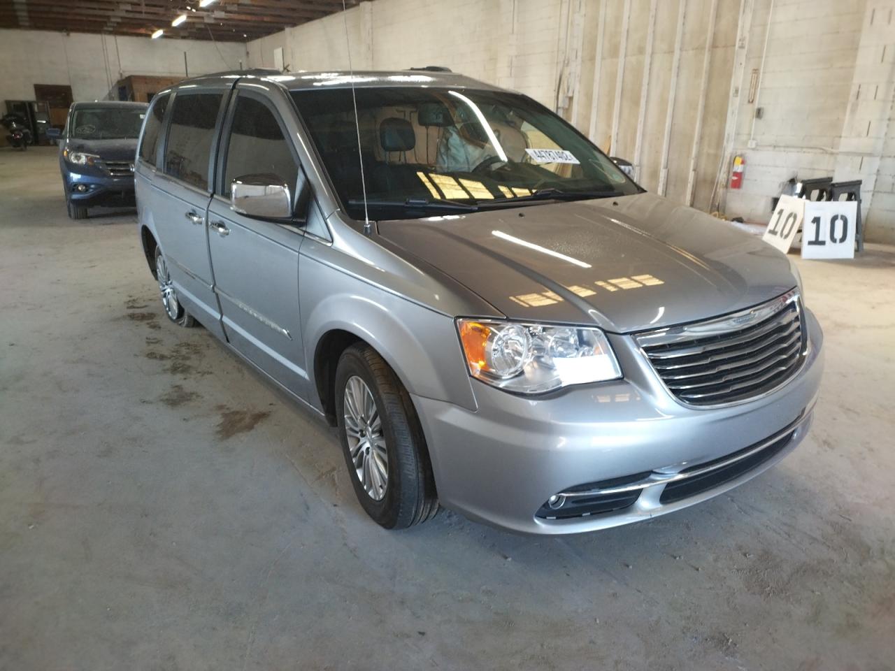 CHRYSLER TOWN & COU 2014 with VIN 2C4RC1CG0ER171132 - Photo from auction