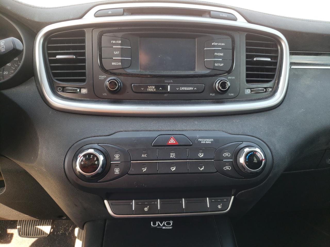 Photo 9 from auction – 2016 KIA SORENTO LX with VIN 5XYPG4A37GG061702