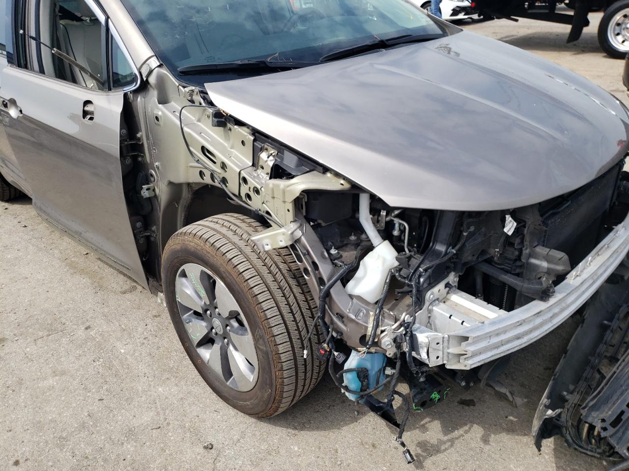 Foto 9 de la subasta – 2018 CHRYSLER PACIFICA H con VIN 2C4RC1N71JR118169