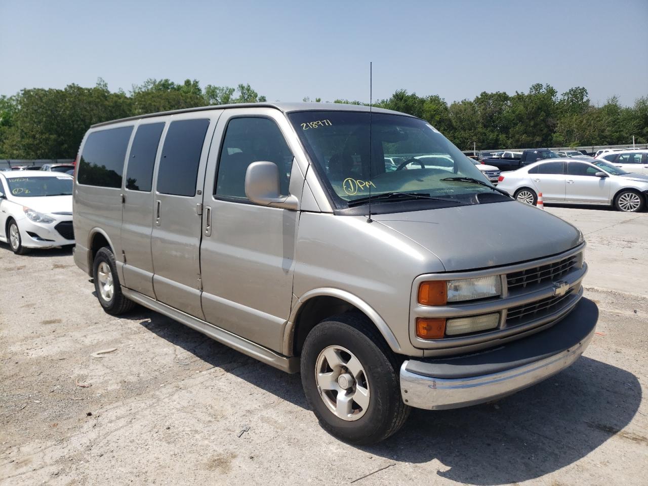 CHEVROLET EXPRESS G1 2001 with VIN 1GNFG65R311218971 - Photo from auction