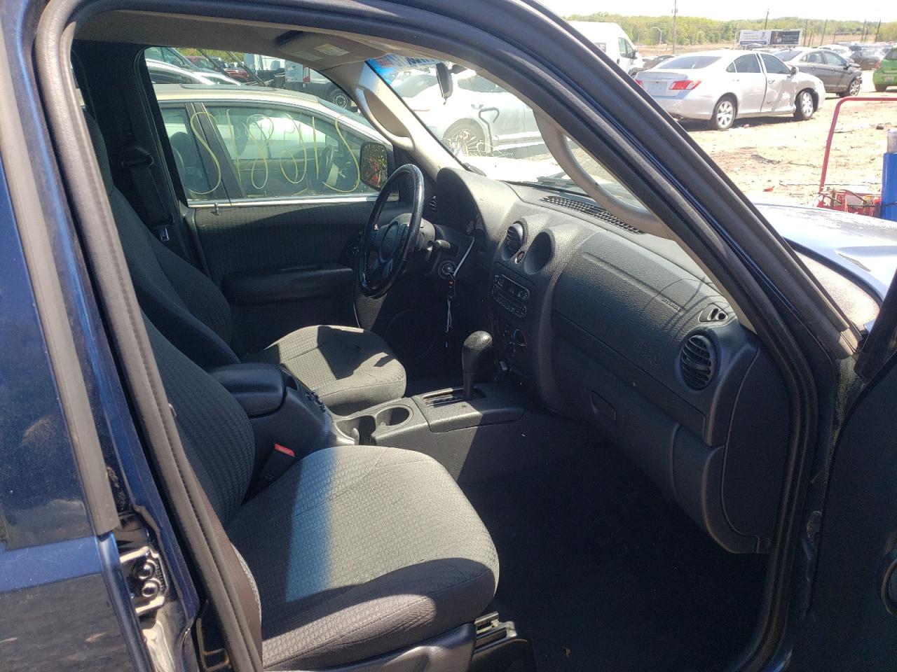 Photo 5 from auction – 2002 JEEP LIBERTY SP with VIN 1J4GK48K22W321473