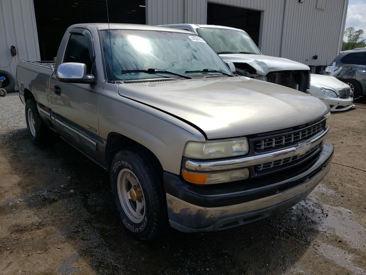 CHEVROLET SILVERADO 2000 with VIN 1GCEC14T8YZ128159 - Photo from auction