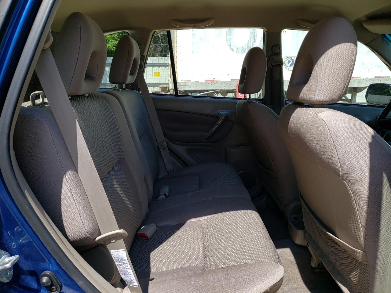 Photo 6 from auction – 2005 TOYOTA RAV4 with VIN JTEGD20V950093842