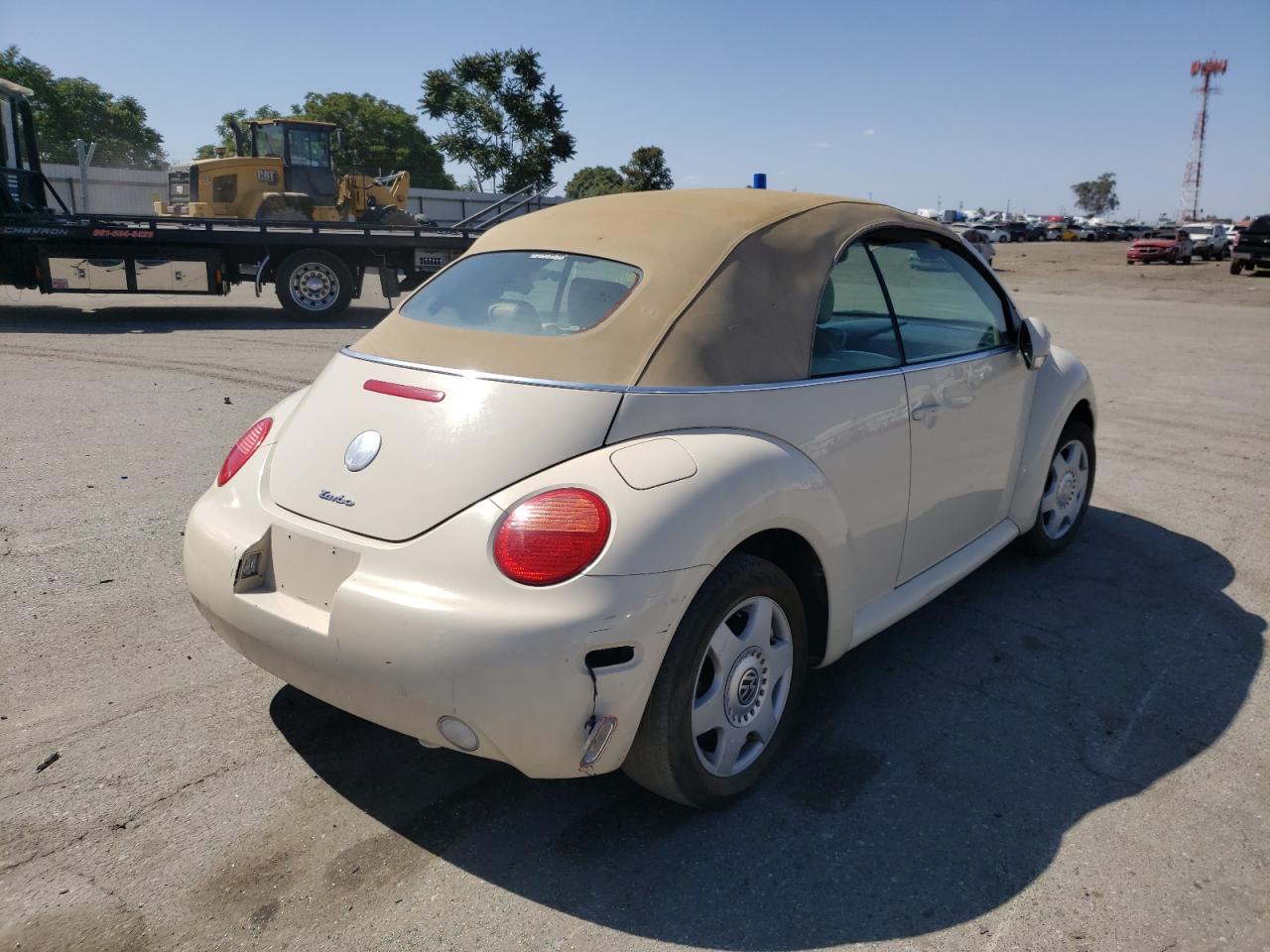 Photo 4 from auction – 2004 VOLKSWAGEN NEW BEETLE with VIN 3VWCD31Y74M337529