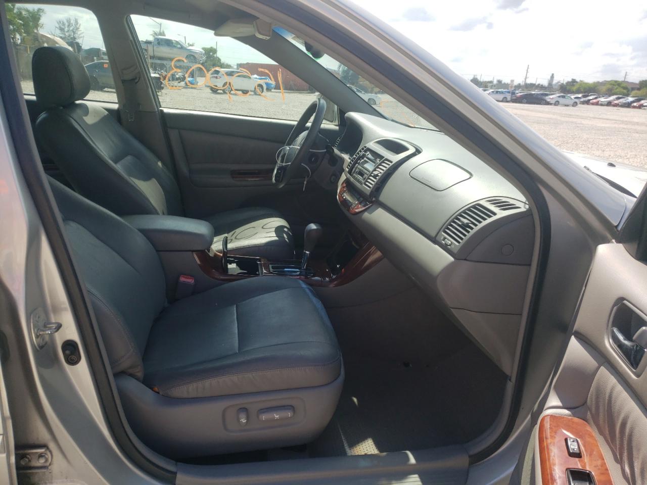 Photo 5 from auction – 2005 TOYOTA CAMRY LE with VIN 4T1BE32K15U070872