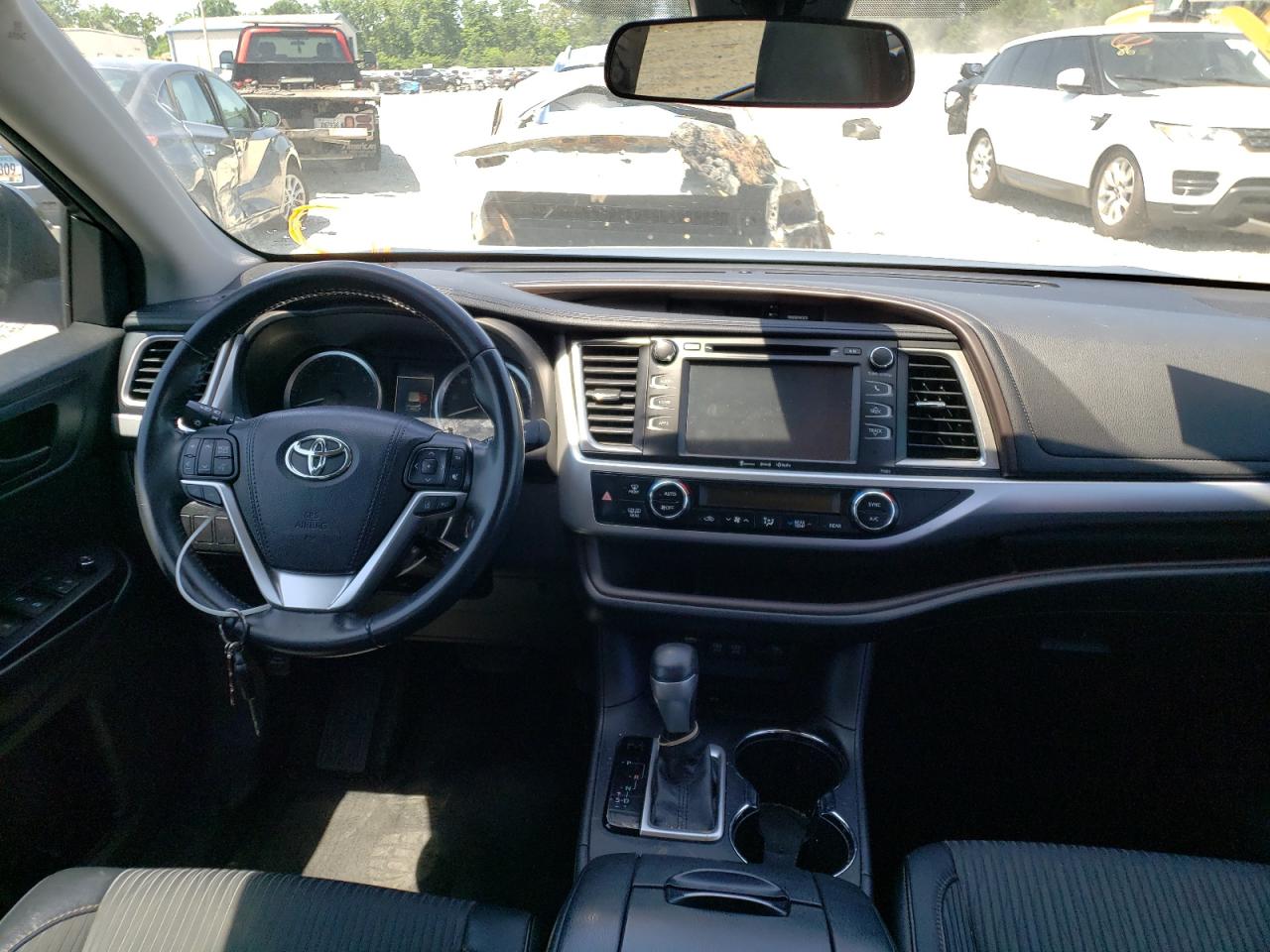 Photo 9 from auction – 2017 TOYOTA HIGHLANDER with VIN 5TDZZRFH0HS217877
