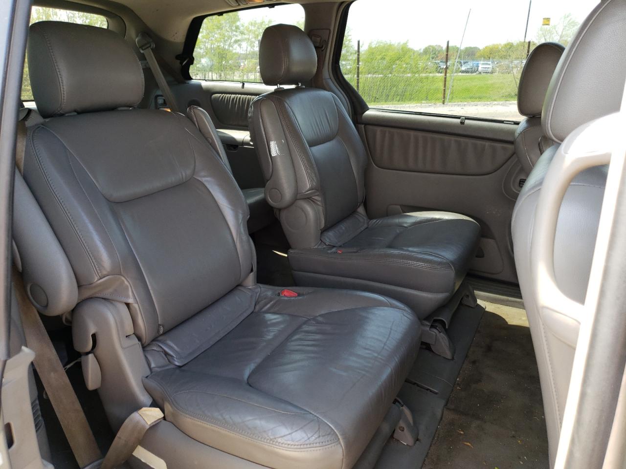 Photo 6 from auction – 2004 TOYOTA SIENNA XLE with VIN 5TDBA22C24S024165