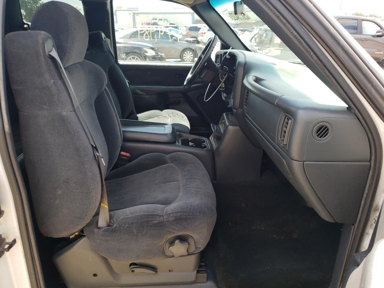 Photo 5 from auction – 2000 CHEVROLET SILVERADO with VIN 2GCEC19T9Y1407220