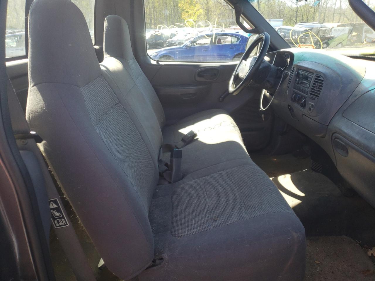 Photo 6 from auction – 2002 FORD F150 with VIN 2FTRF17262CA01247