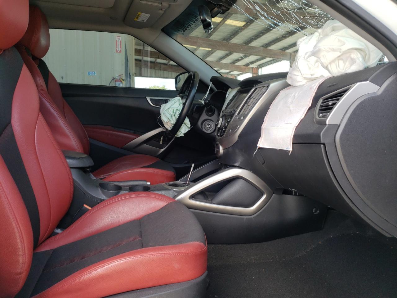 Photo 5 from auction – 2014 HYUNDAI VELOSTER with VIN KMHTC6AD4EU215384