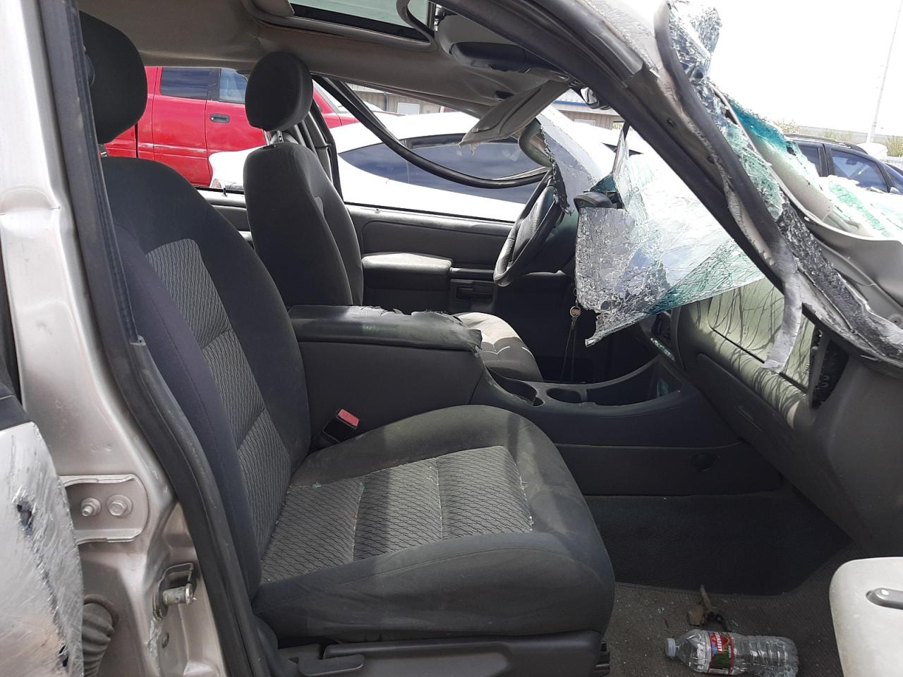 Photo 5 from auction – 2004 FORD EXPLORER S with VIN 1FMZU67K84UC33608