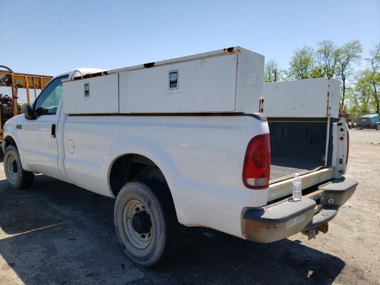 Zdjęcie 3 z aukcji – 2000 FORD F250 SUPER z VIN 1FTNF20L5YEB65938