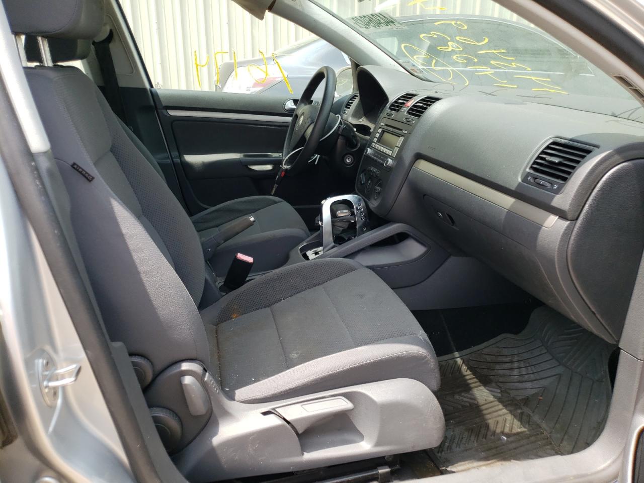 Photo 5 from auction – 2009 VOLKSWAGEN RABBIT with VIN WVWDA71K49W141283