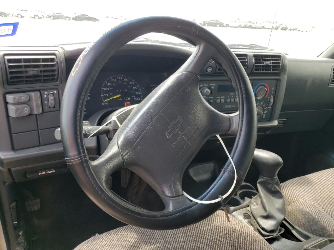 Photo 9 from auction – 1997 CHEVROLET BLAZER with VIN 1GNCT18W6VK203965