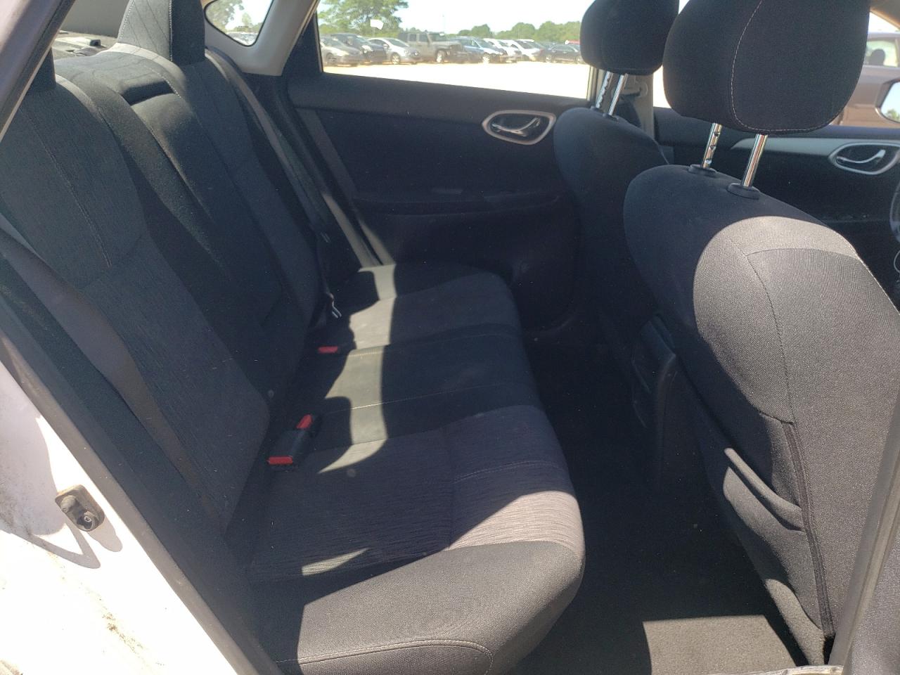 Photo 6 from auction – 2015 NISSAN SENTRA S with VIN 3N1AB7APXFL638032