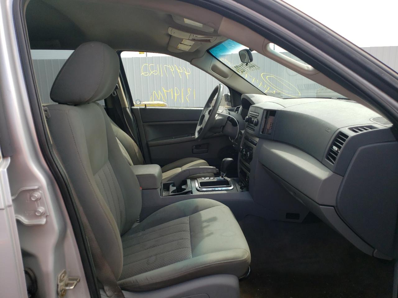 Photo 5 from auction – 2005 JEEP GRAND CHER with VIN 1J4GR48K25C710034