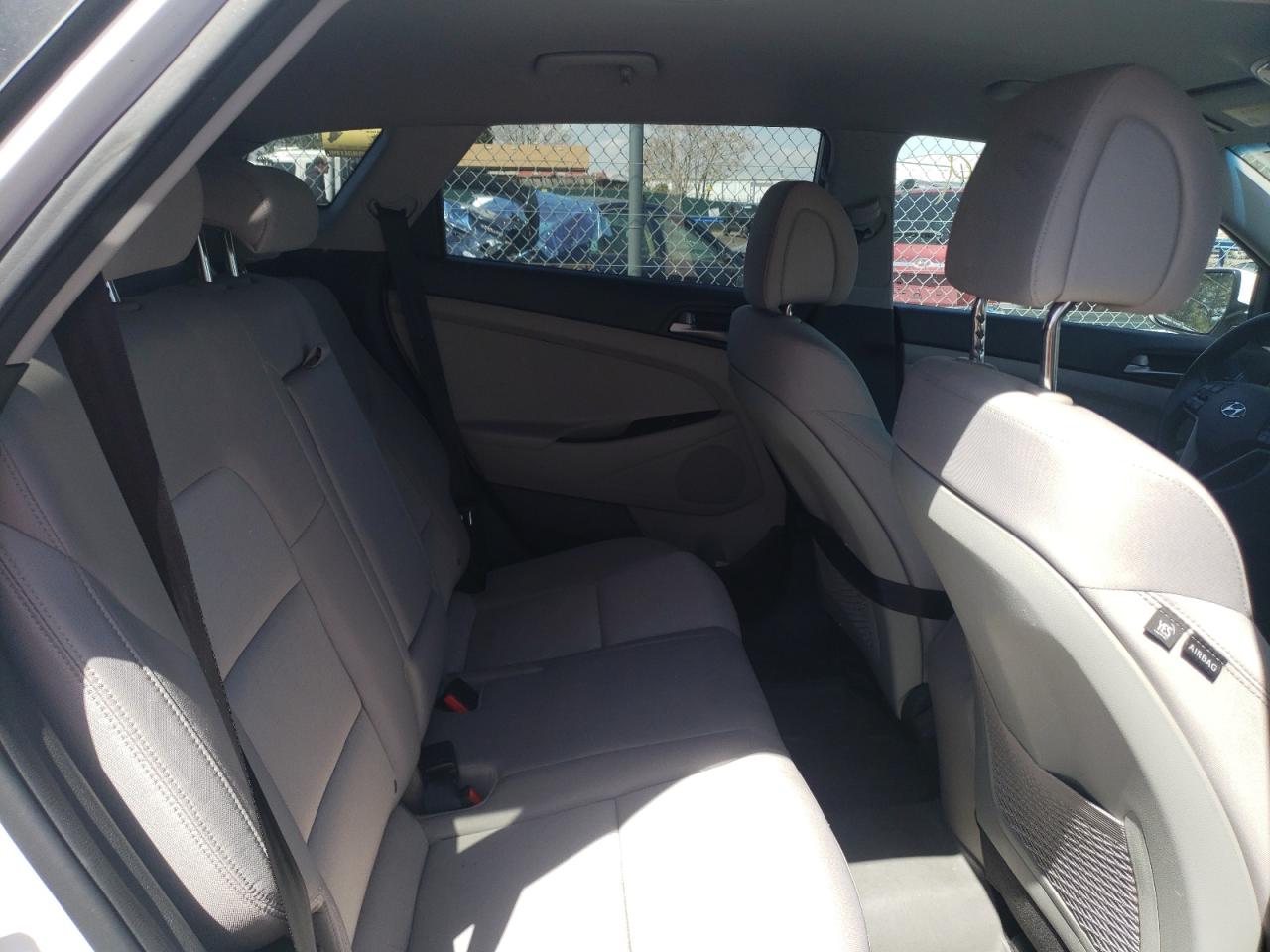 Photo 6 from auction – 2018 HYUNDAI TUCSON SEL with VIN KM8J3CA46JU707074