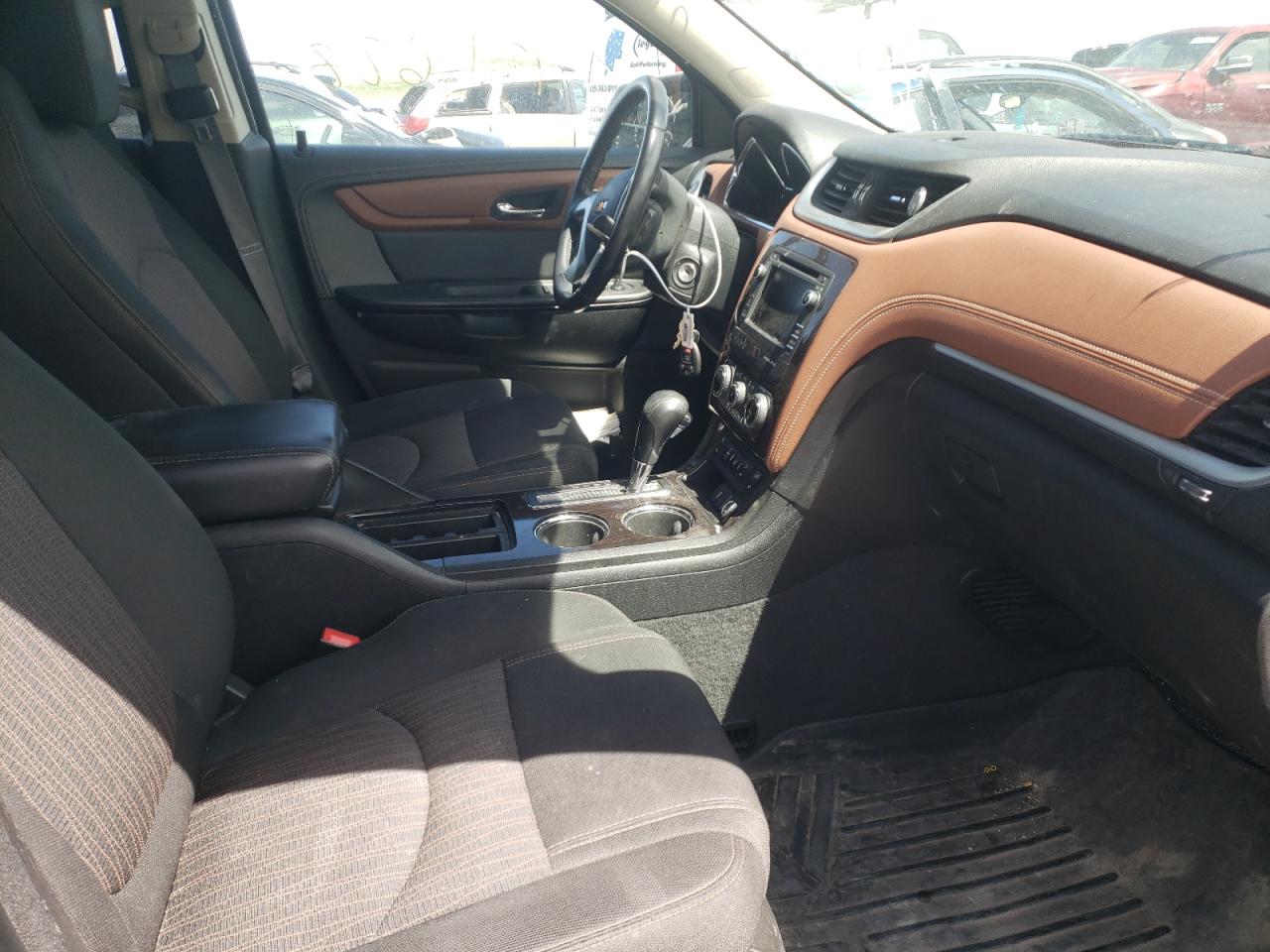 Photo 5 from auction – 2015 CHEVROLET TRAVERSE L with VIN 1GNKVHKD4FJ181042