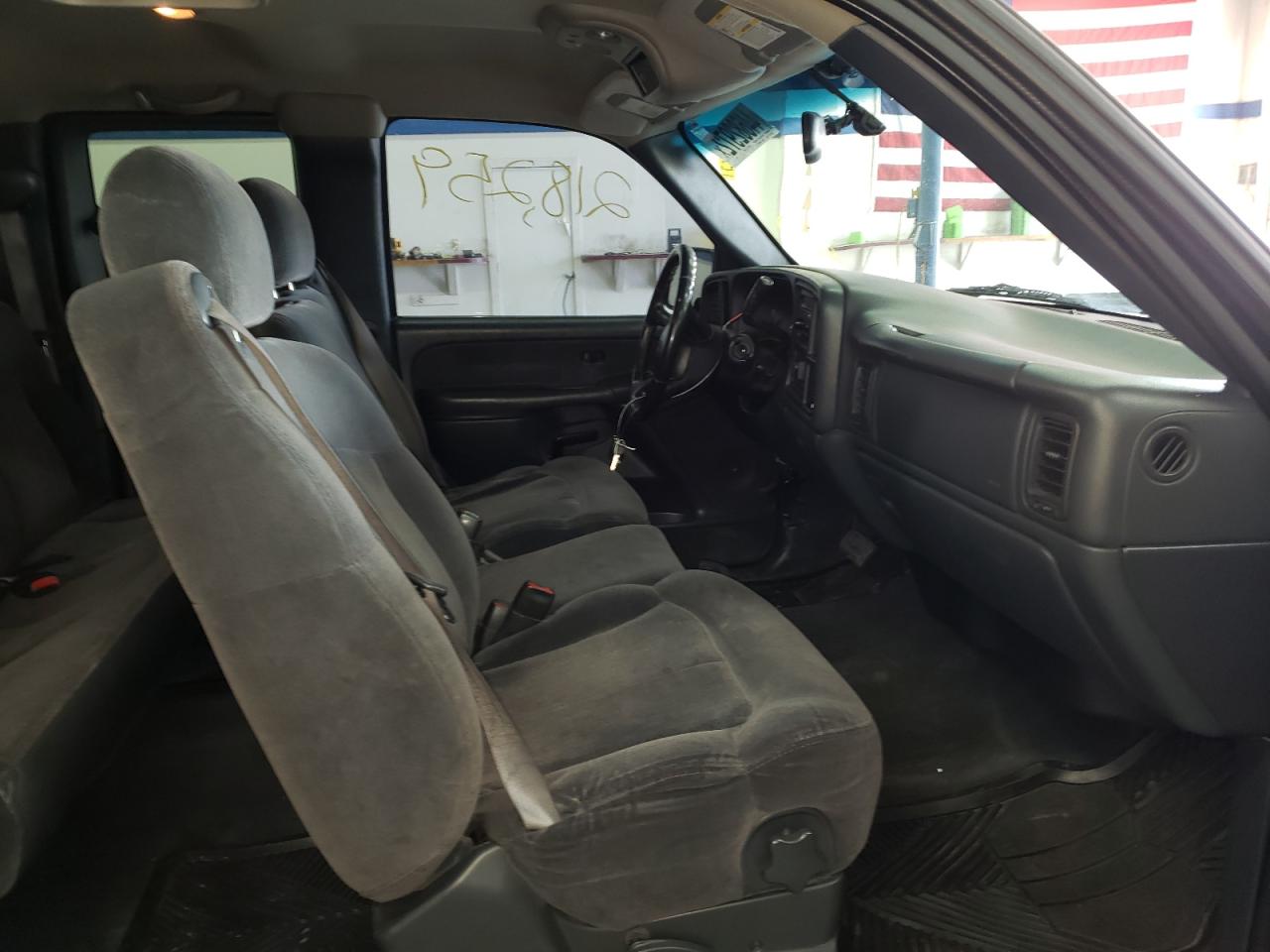 Photo 5 from auction – 2001 CHEVROLET SILVERADO with VIN 2GCEC19V711188880