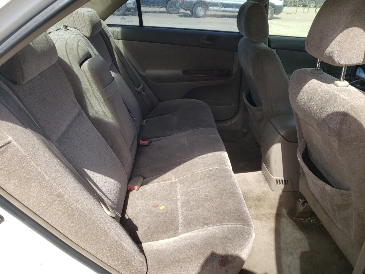 Photo 6 from auction – 2004 TOYOTA CAMRY LE with VIN JTDBE32K340268279