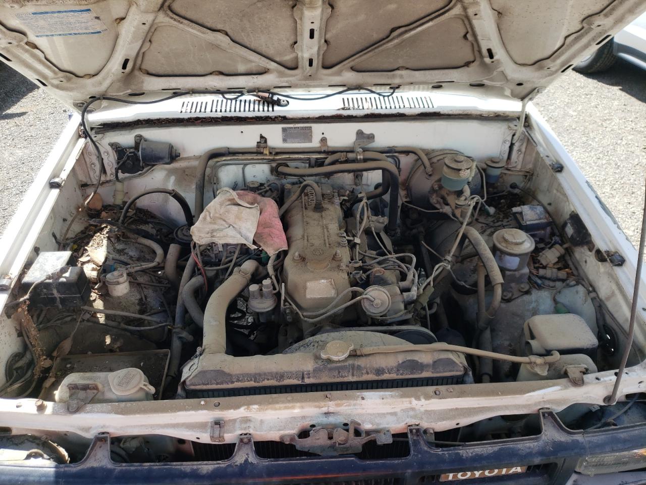 Photo 7 from auction – 1984 TOYOTA PICKUP RN6 with VIN JT4RN65D0E5015941