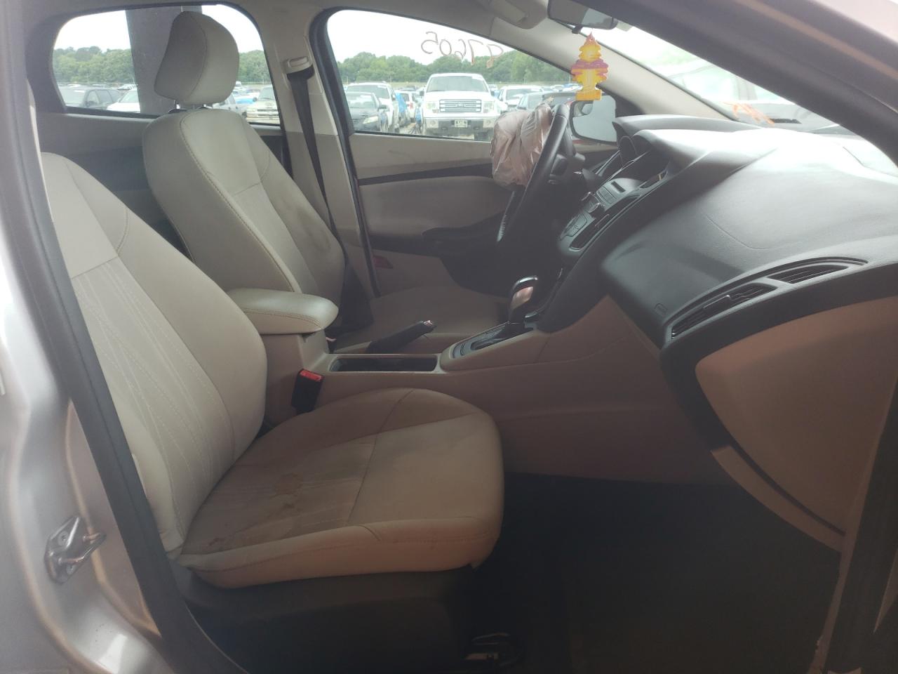 Photo 5 from auction – 2015 FORD FOCUS SE with VIN 1FADP3F28FL252485