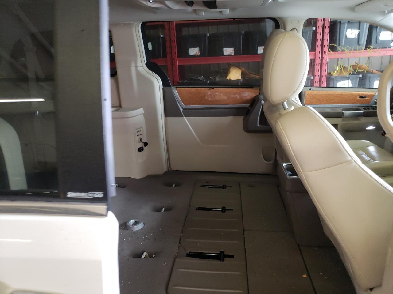 Photo 6 from auction – 2009 CHRYSLER TOWN & COU with VIN 2A8HR64X39R534981