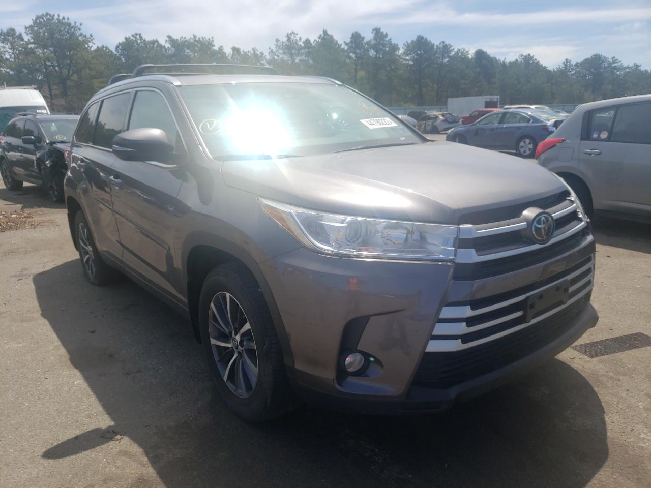 TOYOTA HIGHLANDER 2018 with VIN 5TDJZRFHXJS546217 - Photo from auction