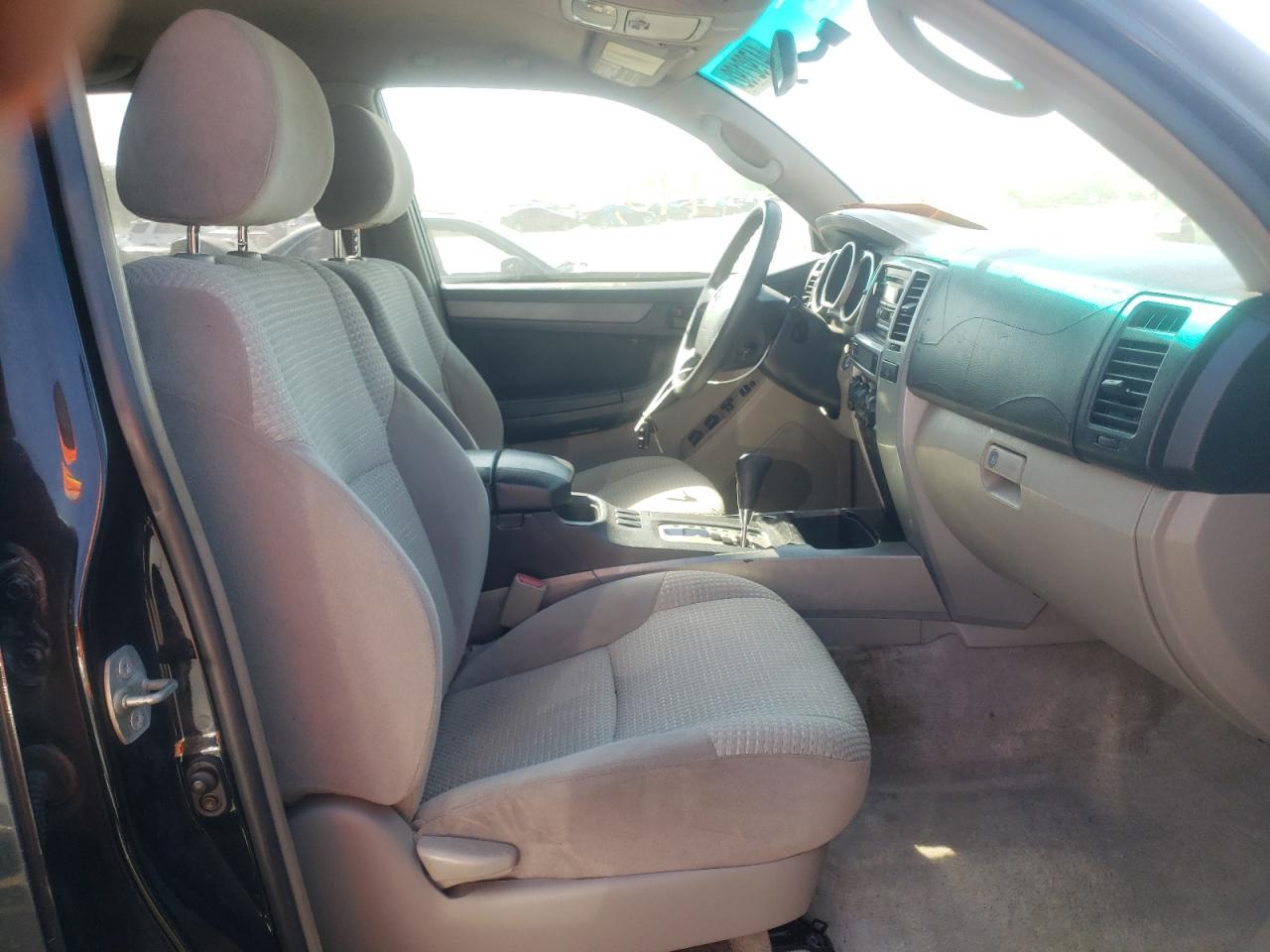 Photo 5 from auction – 2004 TOYOTA 4RUNNER SR with VIN JTEZU14RX48021113