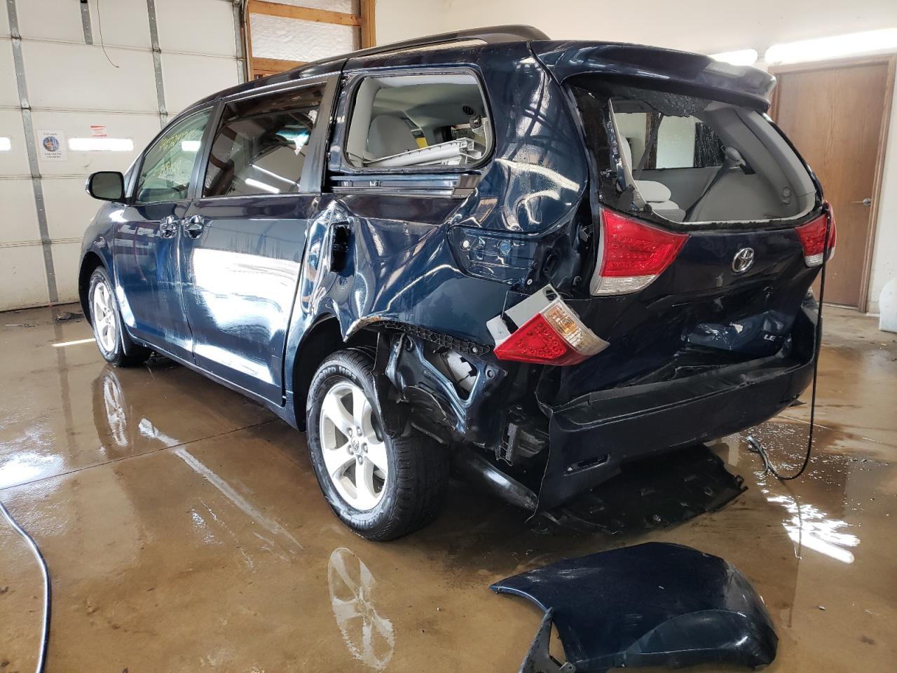 Photo 3 from auction – 2011 TOYOTA SIENNA LE with VIN 5TDKK3DC7BS024336
