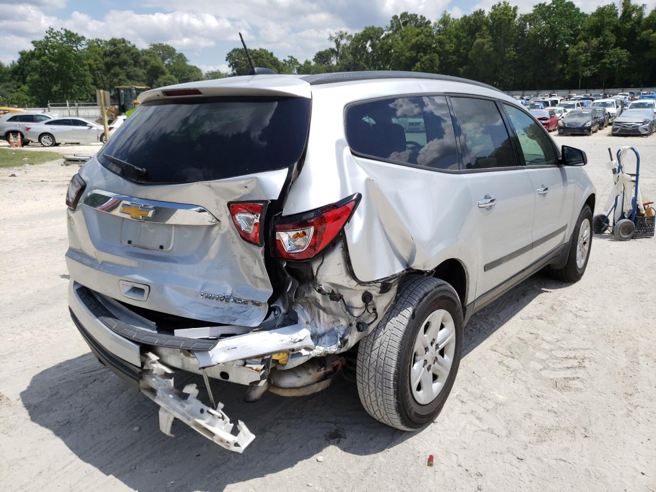 Photo 4 from auction – 2016 CHEVROLET TRAVERSE L with VIN 1GNKRFED8GJ211679