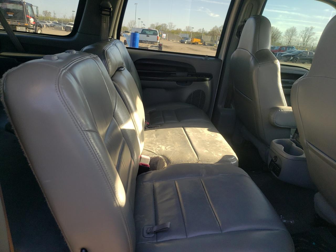 Photo 6 from auction – 2005 FORD EXCURSION with VIN 1FMNU41SX5ED40201