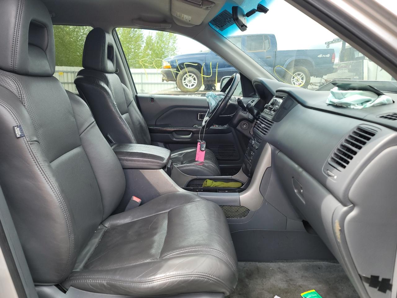 Photo 5 from auction – 2004 HONDA PILOT EXL with VIN 2HKYF18584H567122