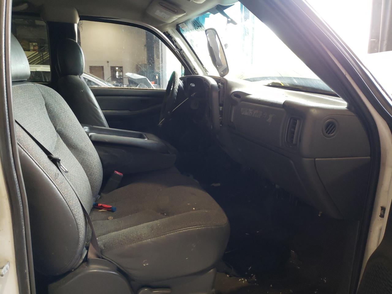 Photo 5 from auction – 2004 CHEVROLET SILVERADO with VIN 1GCEC19V44Z352971
