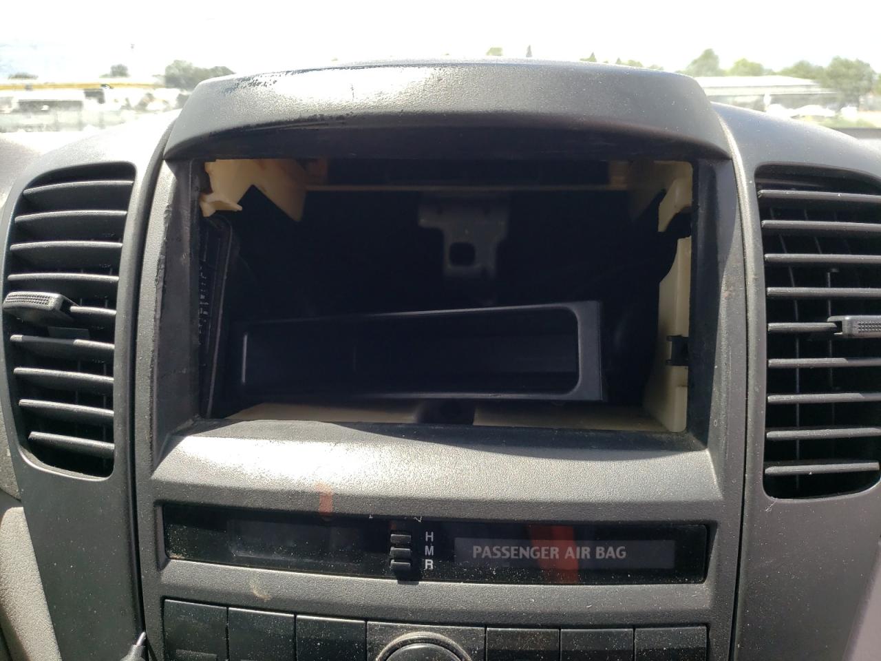 Photo 9 from auction – 2006 KIA SORENTO EX with VIN KNDJD733665542836