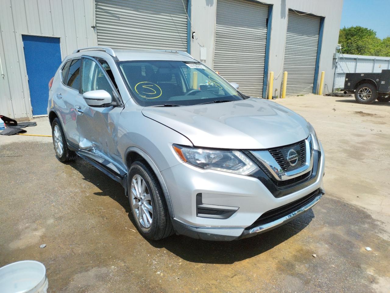 NISSAN ROGUE S 2017 with VIN KNMAT2MT0HP612696 - Photo from auction