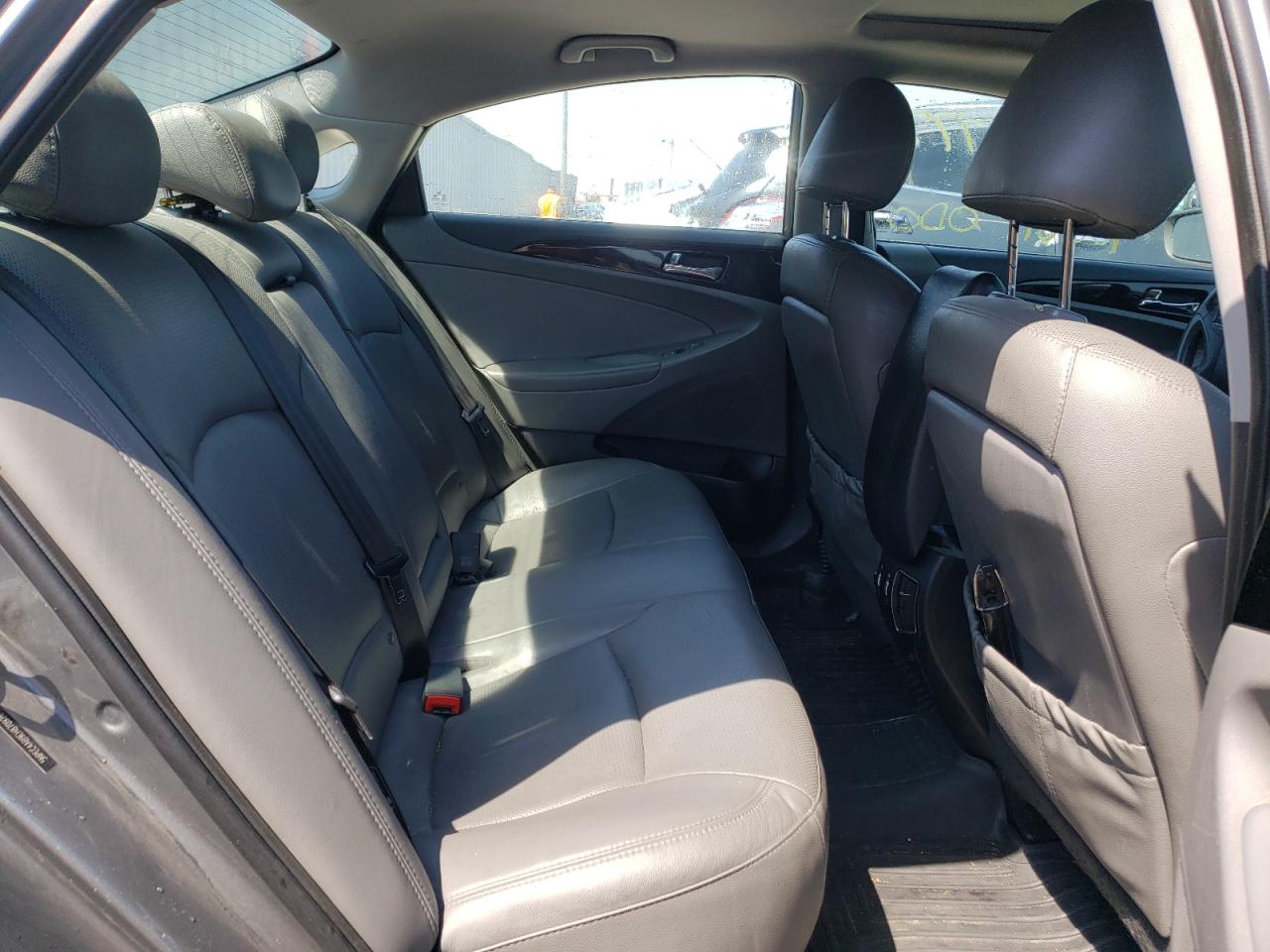 Photo 6 from auction – 2014 HYUNDAI SONATA SE with VIN 5NPEC4AB9EH870926